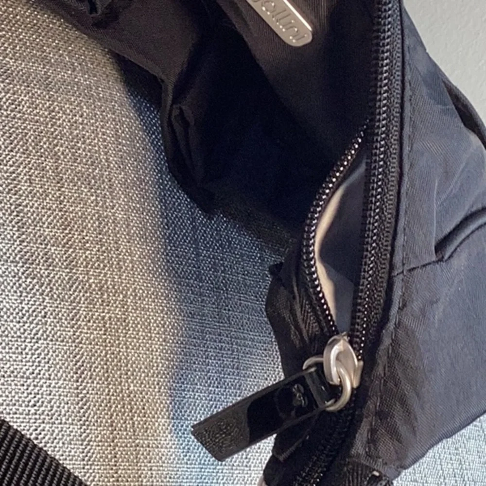 Baggalini black crossbody - Picture 15 of 16